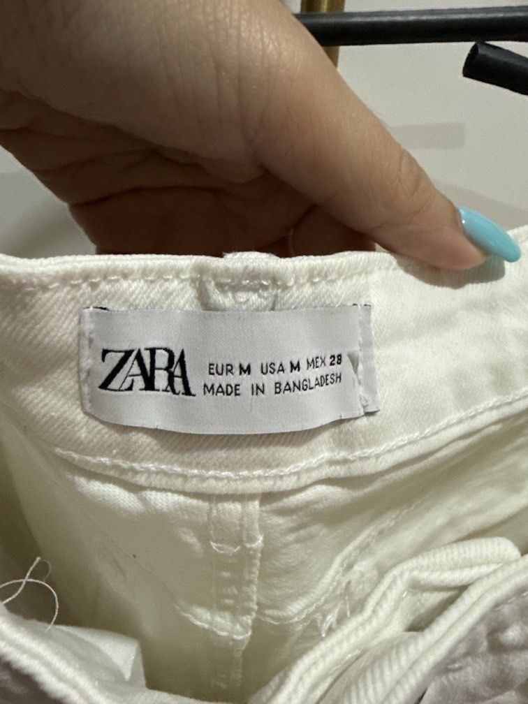 ZARA shorts (Category: Shorts) located in Pasig City. Submitted by hotstuff__ (Listing ID 1458574826, Image 2). Description: .