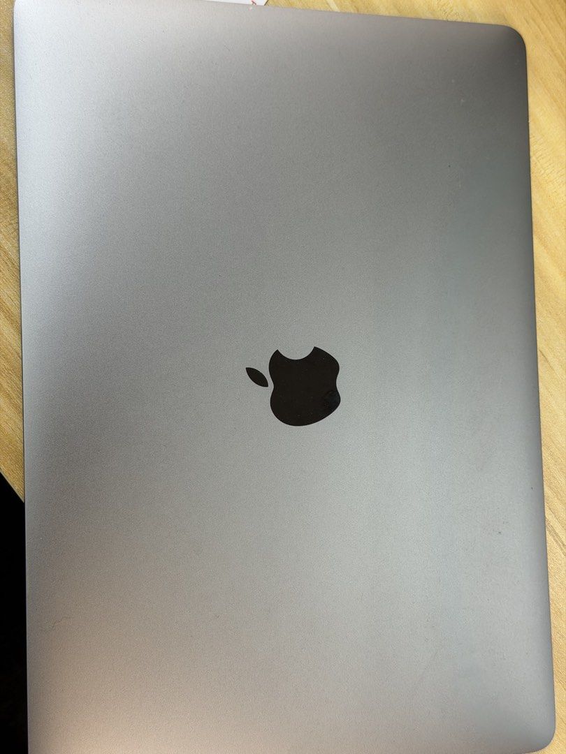 📦 For Sale: Macbook Pro w/Touchbar (A1989) — 16GB RAM / 512 GB SSD （分類：手提電腦）位於 Hong Kong。 由 allenwyma 提交（商品編號 1458756733，圖片 2）。簡介： Selling Macbook Pro w/Touchbar (A1989). Still runs great for daily work, coding, media server, or as a home hub. Specs: • Intel 2.3Ghz i5 Quad Core CPU • 16GB RAM • 512GB SSD • Condition: GREAT! Has a new battery! 💰 Price: HK$2,258 (negotiable) — or other offers welcome 🤖 Optional add-on: Personal AI Assistant Setu