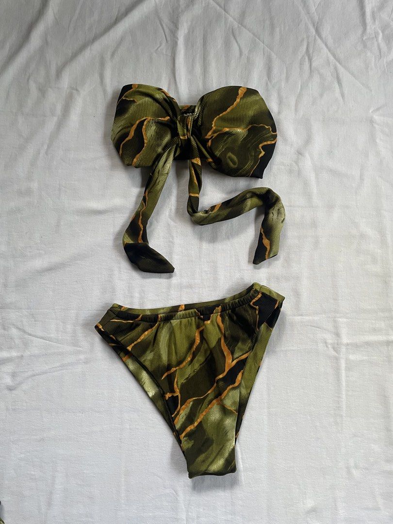 3in1 Printed Beach Swimwear Set (Category: Bikinis & Swimsuits) located in Puerto Princesa. Submitted by bygaelle.co (Listing ID 1458794947, Image 2). Description: 🪷 Size: S-M (Stretchable) 🎀Condition rate: 10/10 🎀Issue: NONE .