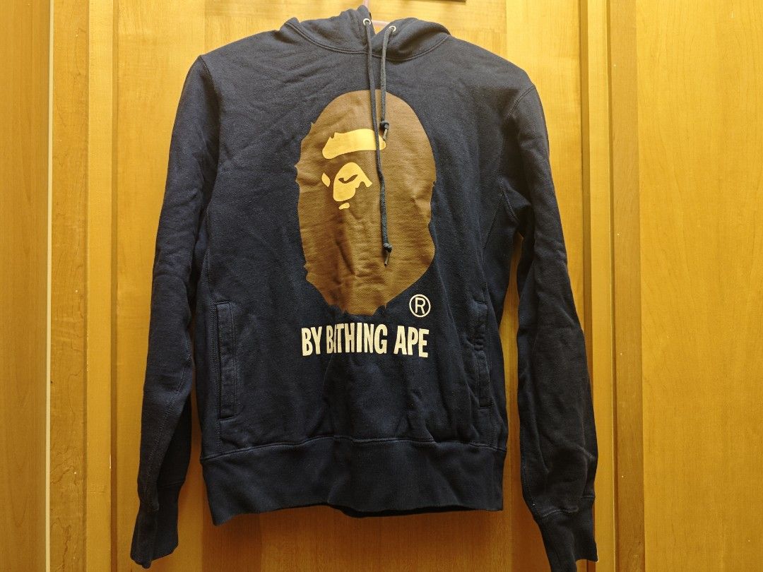 A bathing Ape hoodie （分類：衛衣）位於 Hong Kong。 由 marj2 提交（商品編號 1458696056，圖片 1）。簡介： with two pockets。