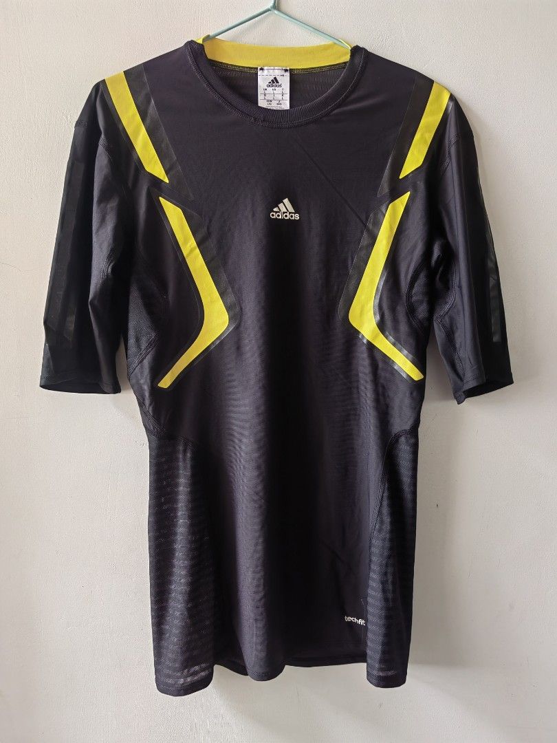 Adidas Compression Slimfit Tee (M-L) (Category: Activewear) located in Baguio. Submitted by kacijom (Listing ID 1458823006, Image 1). Description: ₱400 •Ad! Compression Tee •Size L •Condition 10/10 (Excellent Used Condition) •Color may vary due to lighting.