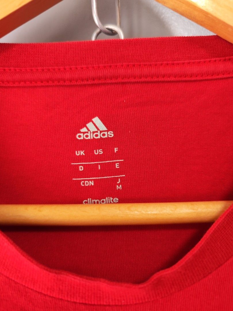 Adidas X Chicago Bulls Tee (Category: Tshirts & Polo Shirts ) located in Bulacan. Submitted by emilj23 (Listing ID 1458753167, Image 3). Description: Adidas X Chicago Bulls Tee Size M on tag L 26 W 20 Condition 9.5/10 Color rate 9.5/10 No Issue.