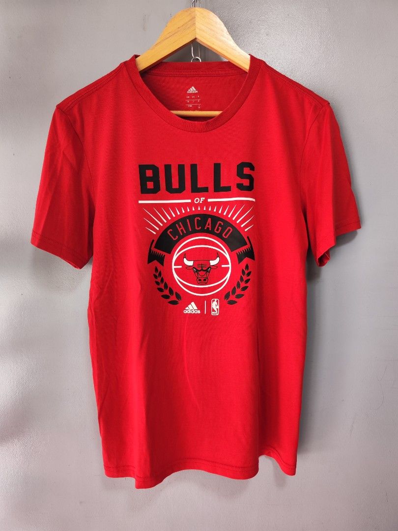 Adidas X Chicago Bulls Tee (Category: Tshirts & Polo Shirts ) located in Bulacan. Submitted by emilj23 (Listing ID 1458753167, Image 1). Description: Adidas X Chicago Bulls Tee Size M on tag L 26 W 20 Condition 9.5/10 Color rate 9.5/10 No Issue.