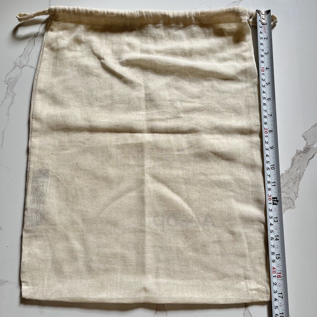 Aesop Laundry Bag (Category: Luxury Bags & Wallets) located in Taguig. Submitted by sdiph (Listing ID 1458746273, Image 3). Description: .