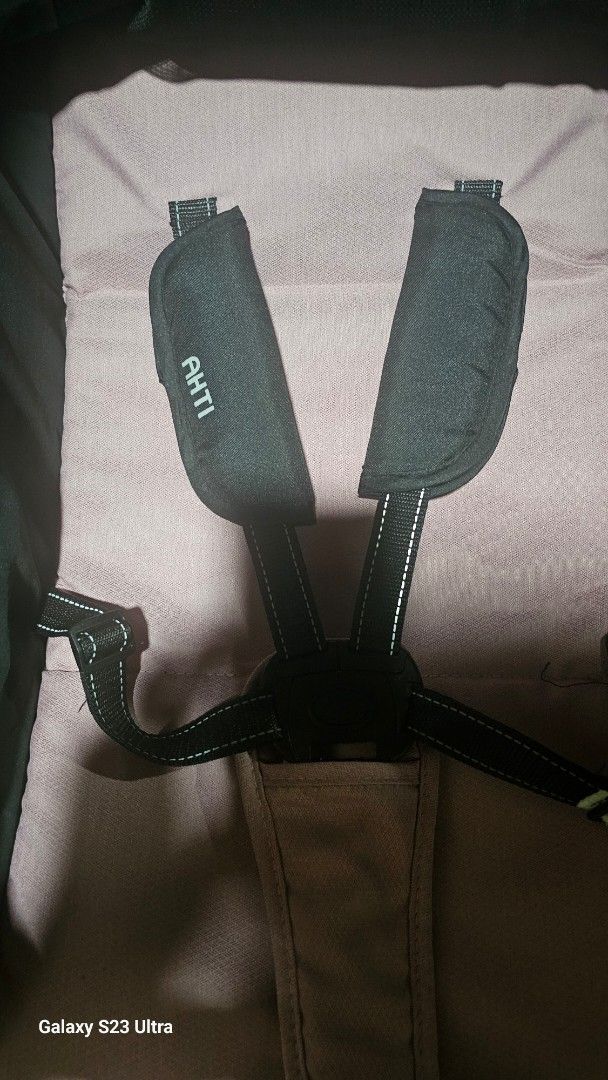APRUVA AHTI Baby Stroller - Pink (Category: Strollers) located in Paranaque City. Submitted by mystuffmel (Listing ID 1458774859, Image 2). Description: - Pink baby stroller - 5-point harness with padding for safety - Adjustable canopy for sun protection - Mesh seat backing for ventilation - Folds compactly for easy storage - Ideal for daily walks and travel - Ready for a new loving home AHTI reversible compact stroller is capable of switching be