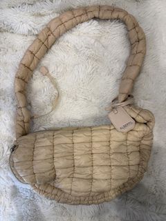 (Category: ) located in . Submitted by shells.closet (Listing ID 1458765100, Image 1). Description: .
