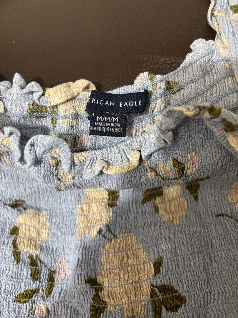 American Eagle Cropped Top (Category: Blouses) located in Pasig City. Submitted by theclutterqueen (Listing ID 1458773833, Image 2). Description: -Preloved, good condition 💙 -size M -American Eagle brand RFS: Decluttering.