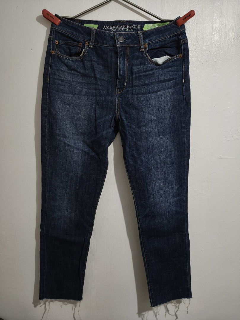 American Eagle Outfitters Jeans (Category: Jeans) located in Manila. Submitted by bmsthrift (Listing ID 1458761300, Image 1). Description: - Brand: American Eagle Outfitters - Color: Dark Wash Denim - Size: Waist 29-30 inches, Length 38 inches - Fit: Mid-waist - Features: Slight stretch for comfort, Frayed hem detail.