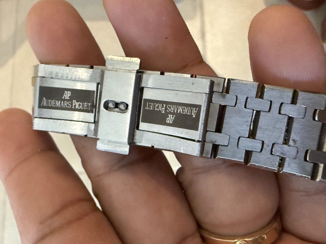 AP Audemars Piguet Bracelet (Category: Luxury Watches) located in Taguig. Submitted by jhonnybusinessph (Listing ID 1458708588, Image 2). Description: Wts AP Bracelet Source: Japan Surplus In good condition Selling as is .
