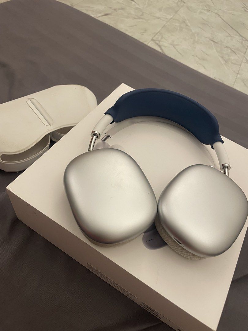 Apple AirPods Max Silver (Category: Headphones & Headsets) located in Alaminos. Submitted by kevinstmhalik (Listing ID 1458784563, Image 1). Description: - Apple AirPods Max (Silver) - Includes original box and smart case - Removable ear cushions for easy cleaning/replacement - Excellent sound quality - Top-tier Active Noise Cancellation (ANC) - Still in good working condition.