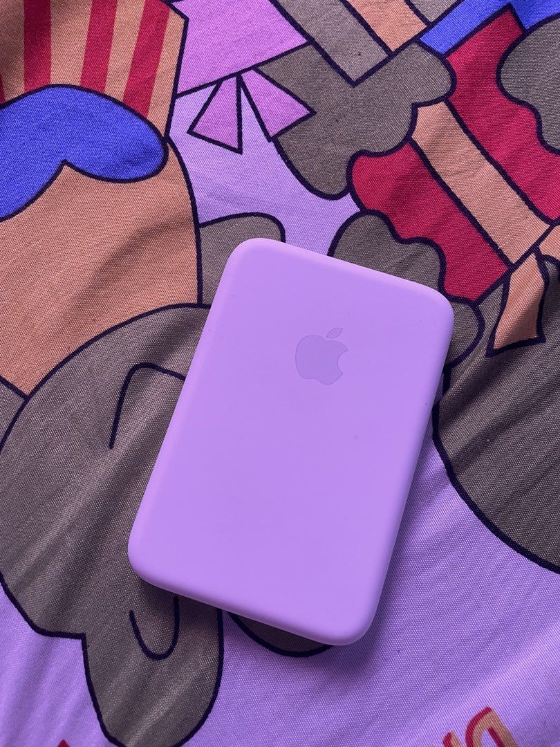 apple powerbank and cord (Category: Chargers) located in Quezon City. Submitted by yeshatan (Listing ID 1458690719, Image 1). Description: .