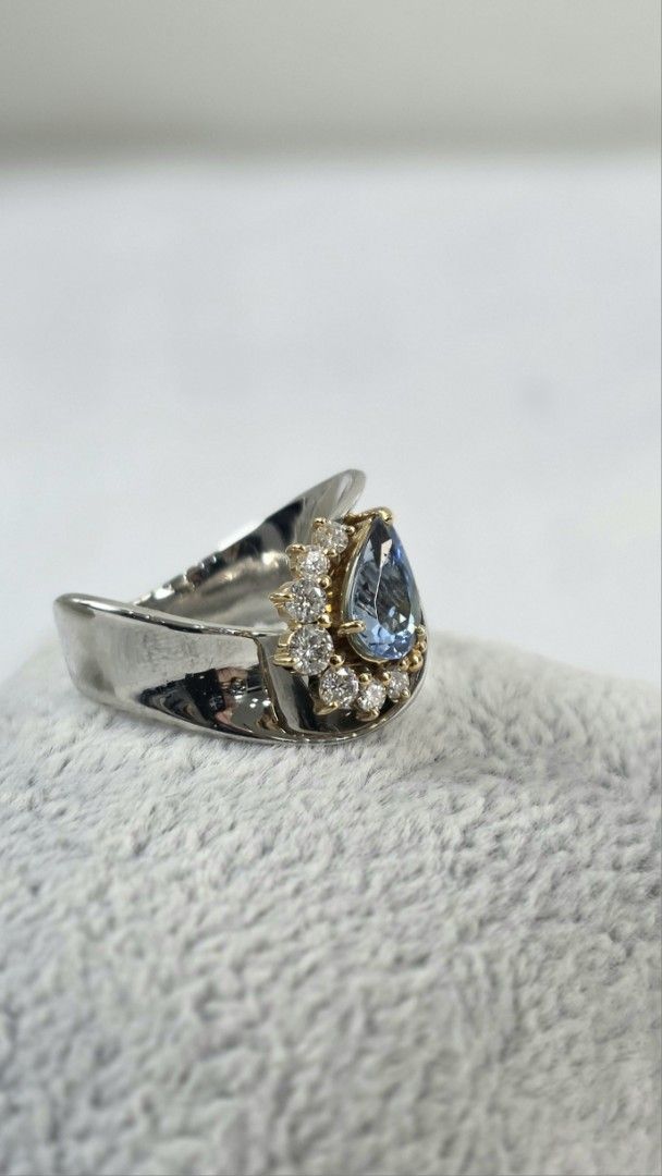 Aquamarine w/ Diamond Ring (Category: Rings) located in San Fernando. Submitted by bagproject (Listing ID 1458778156, Image 2). Description: RING Aquamarine w/ Dia Chunky setting K18-Pt900, 10.6g AQ0.96 / D0.41 ct Size 6 Php93,000.