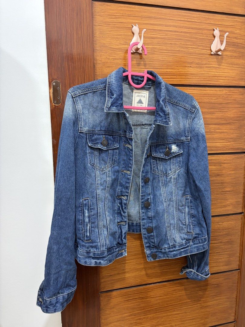Ardene Blue Denim Jacket (Category: Coats, Jackets and Outerwear) located in Guiguinto. Submitted by twinklingthreads (Listing ID 1458771077, Image 1). Description: - Classic blue denim jacket from Ardene - Like new, never used 📍bulacan 📦j&t/lbc/lalamove.