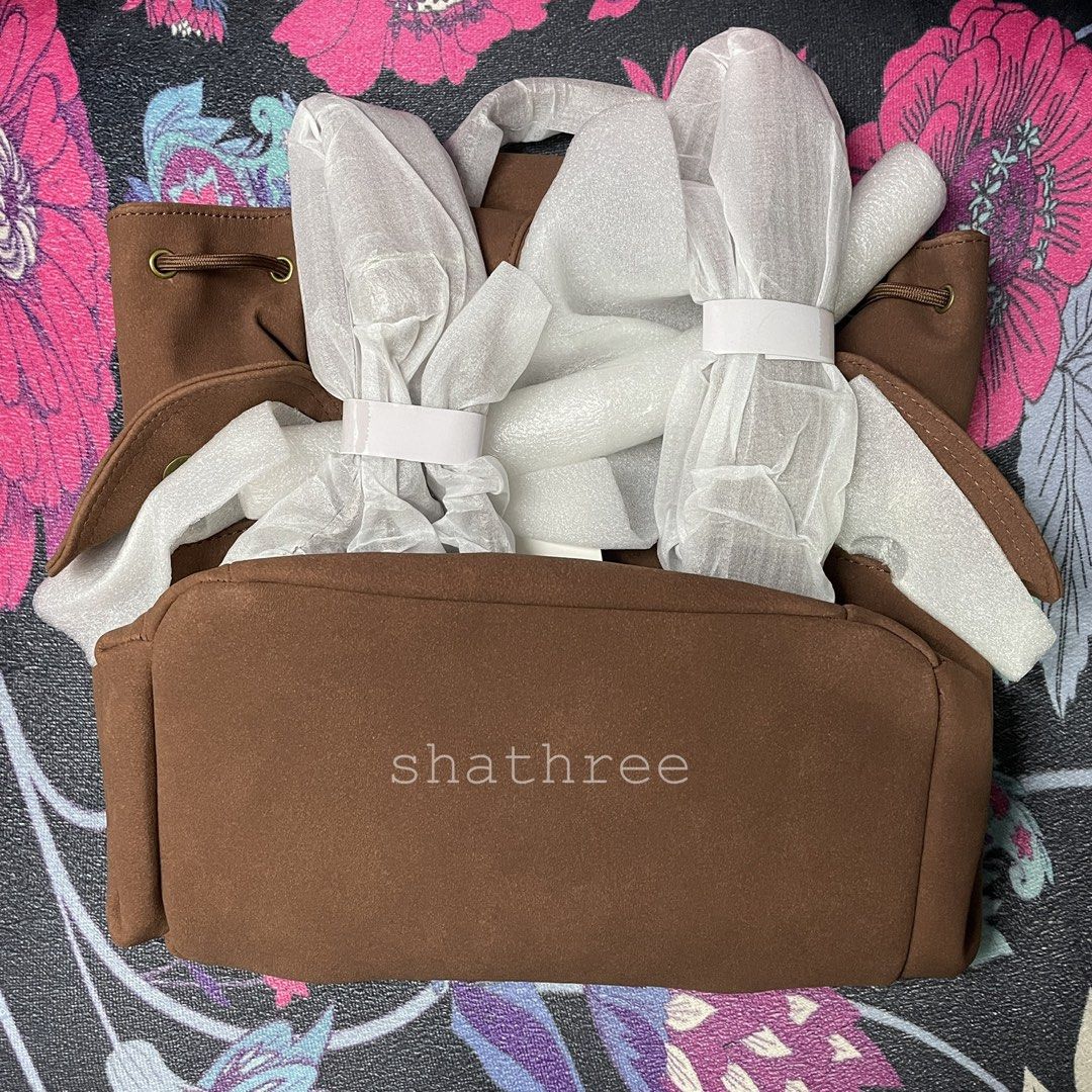 Arete THV Knapsack (Category: Backpacks) located in Taguig. Submitted by shathree (Listing ID 1458704890, Image 2). Description: Areté THV Knapsack - Brought from TKeventsPH when they had these for preorders - super ganda!!! but wasnt able to use cos dami ko na bags and dami kong need lagi dalhin na gamit 🥹 - selling for same as original price - taguig loc Dimensions (from tkeventsph) - Height: 30cm - Width: 25cm - Depth: 15cm General descriptio