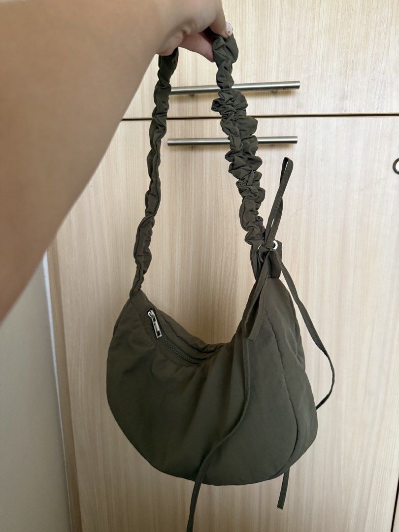 Army Green Anko Ruched Strap Shoulder Bag (Category: Shoulder Bags) located in Manila. Submitted by declutterwdmax (Listing ID 1458805886, Image 2). Description: .
