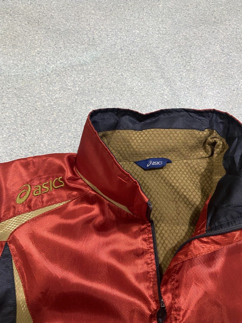 Asics Windbreaker (Category: Coats, Jackets and Outerwear) located in Baguio. Submitted by chicoroy (Listing ID 1458784430, Image 2). Description: Asics Windbreaker Size S ontag fit to medium Dimes: 21/26 Baguio local can ship via JNT.
