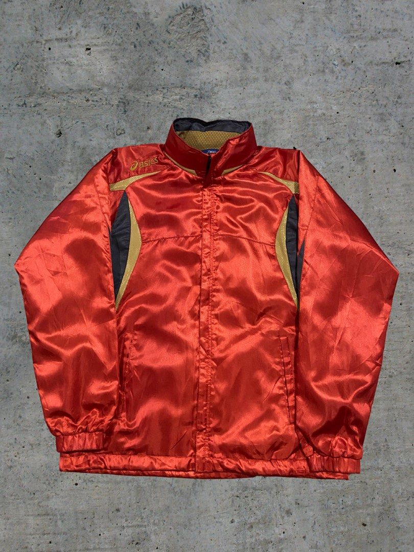Asics Windbreaker (Category: Coats, Jackets and Outerwear) located in Baguio. Submitted by chicoroy (Listing ID 1458784430, Image 1). Description: Asics Windbreaker Size S ontag fit to medium Dimes: 21/26 Baguio local can ship via JNT.