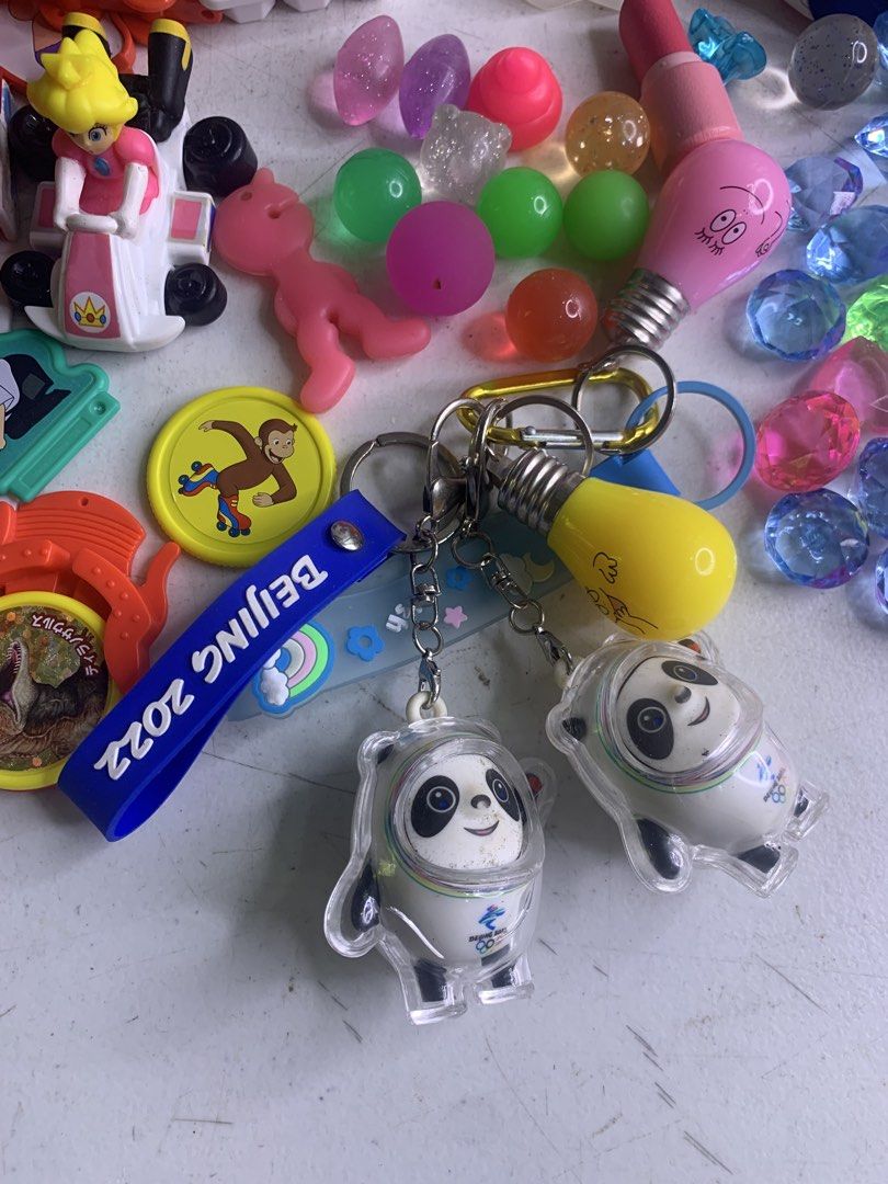 Assorted Charms / Gems / Keychains / Souv (Category: Charms) located in Carmona. Submitted by bihira (Listing ID 1458826051, Image 2). Description: Assorted Charms / Gems / Keychains / Souv - WYSIWYG - As si / assorted / Mixed smalls.