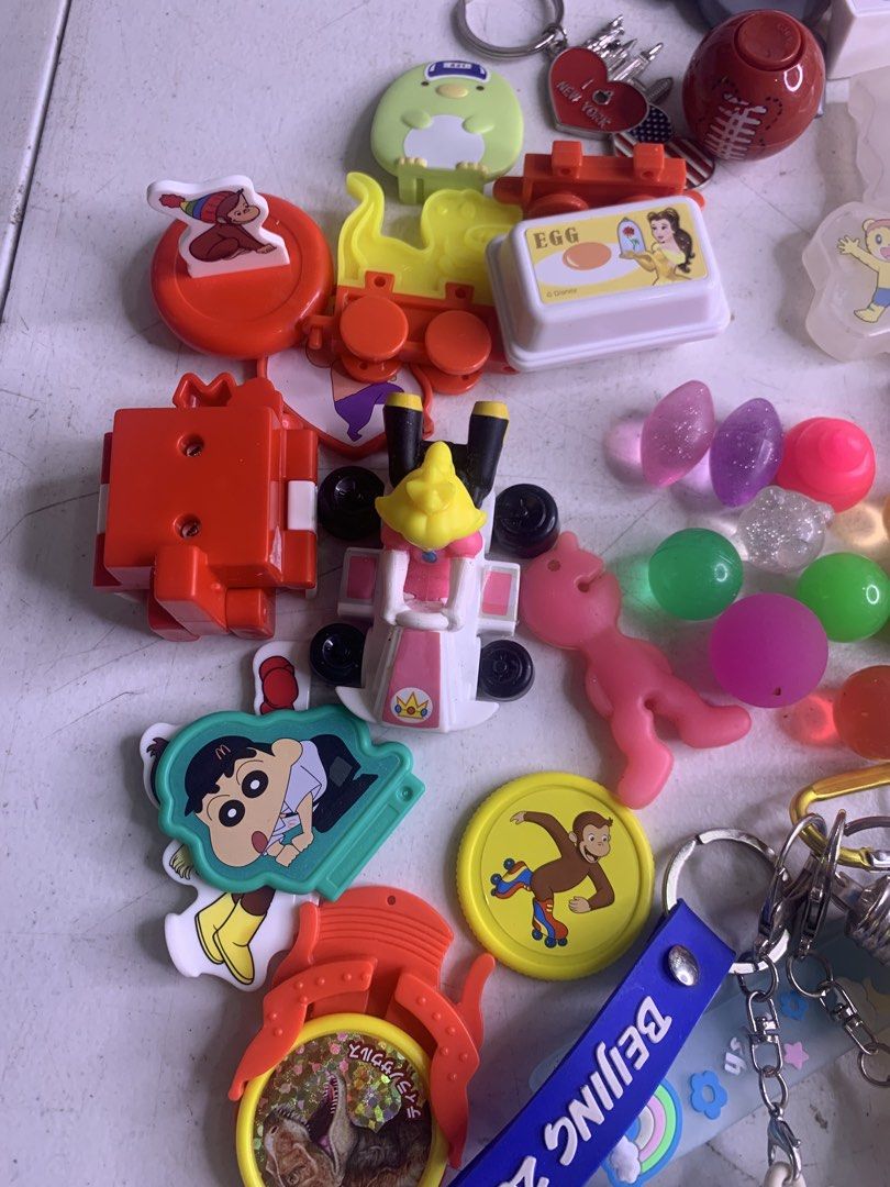 Assorted Charms / Gems / Keychains / Souv (Category: Charms) located in Carmona. Submitted by bihira (Listing ID 1458826051, Image 3). Description: Assorted Charms / Gems / Keychains / Souv - WYSIWYG - As si / assorted / Mixed smalls.