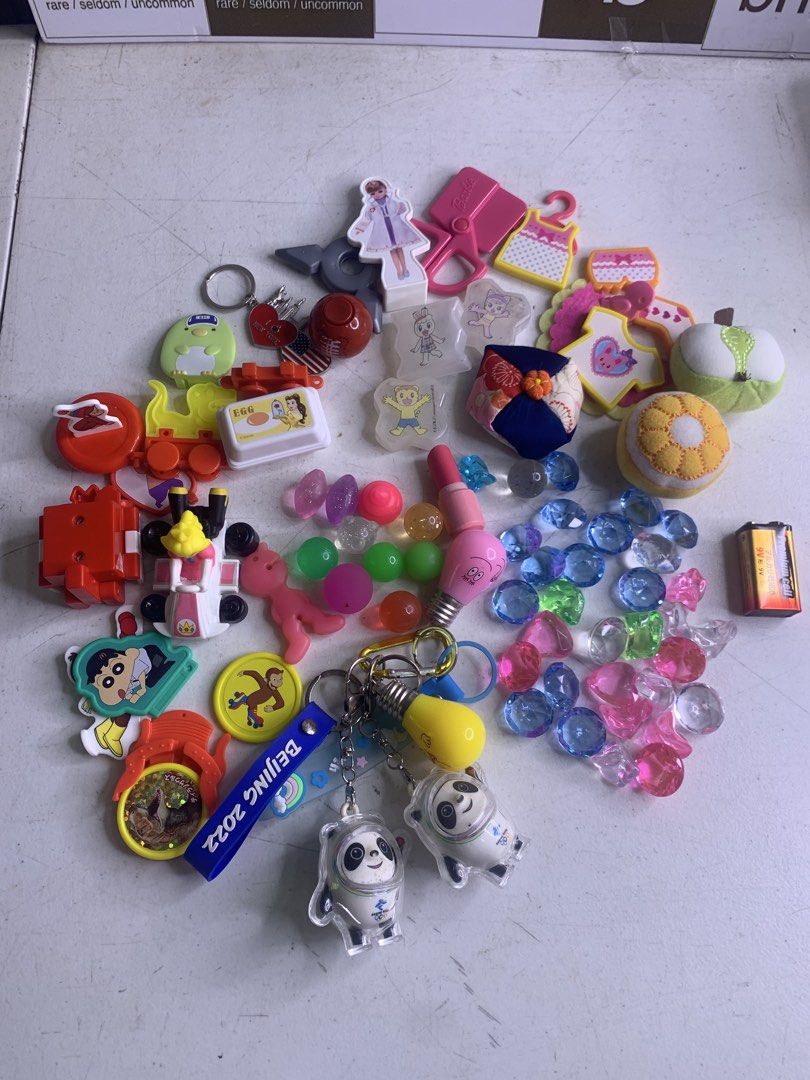 Assorted Charms / Gems / Keychains / Souv (Category: Charms) located in Carmona. Submitted by bihira (Listing ID 1458826051, Image 1). Description: Assorted Charms / Gems / Keychains / Souv - WYSIWYG - As si / assorted / Mixed smalls.