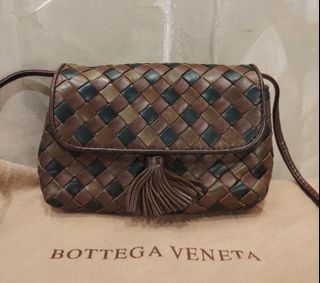(Category: ) located in . Submitted by michaelluxuryitems (Listing ID 1458755875, Image 1). Description: .