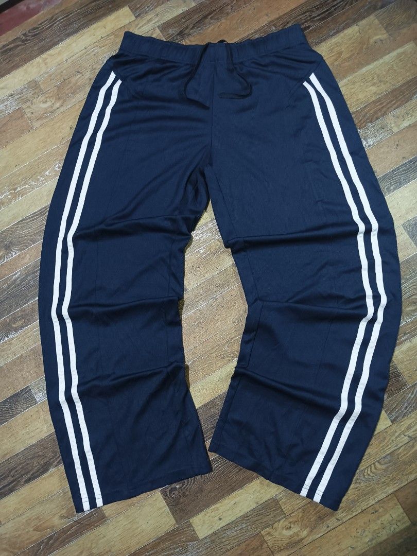 Authentic Champion Track Pants. (Category: Activewear) located in Cavite. Submitted by koko.franz (Listing ID 1458815876, Image 1). Description: Authentic ‎Champion Track Pants ‎Price - 350 php ‎L - 37.5 inches ‎W - 30 inches adjustable with lace ( can fit up to 40 inches) ‎Leg opening - 9.5 inches almost 10 inches ‎ ‎Excellent/as new Condition ‎ ‎Pm for more details!💌 ‎Open for J&T and Lalamove Delivery!🚛💗 ‎Price+sf!💌 ‎ ‎MOP: Gcash ‎.