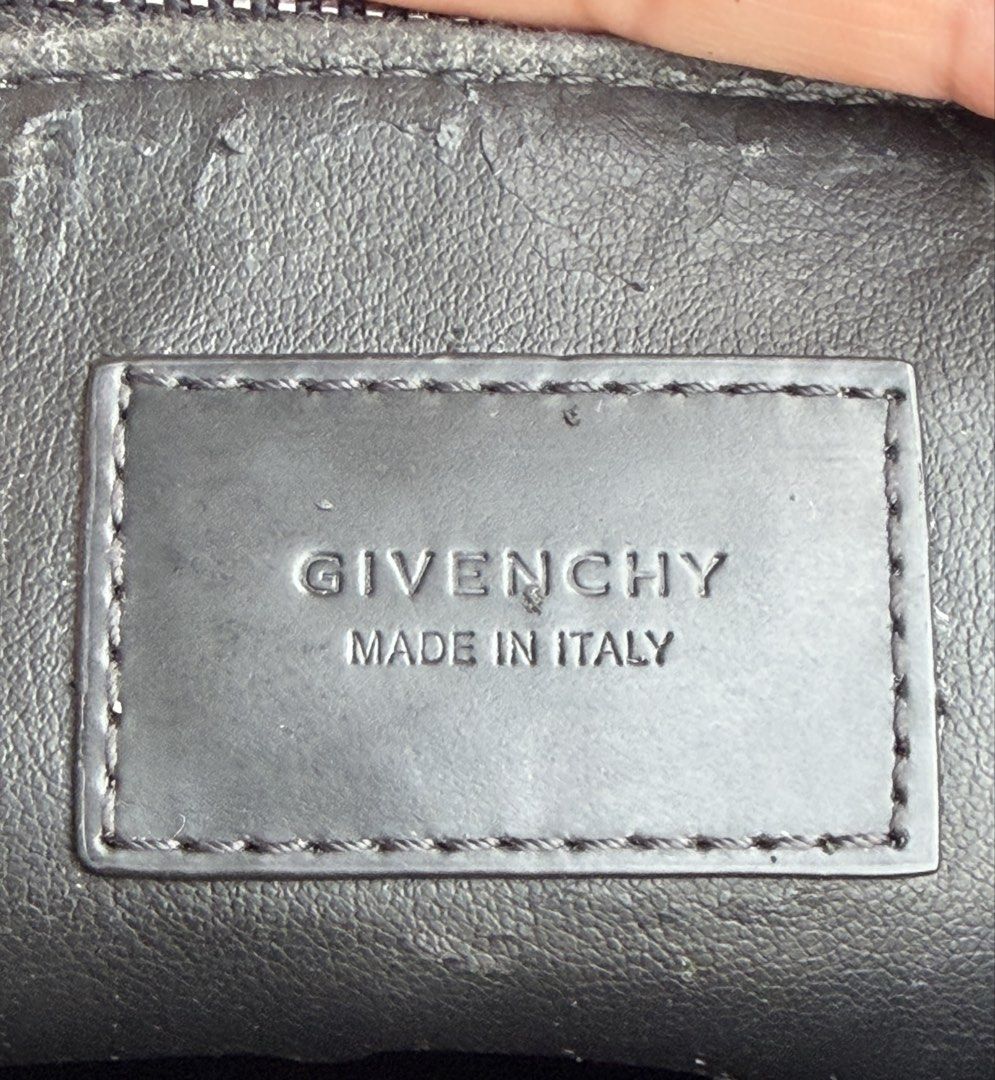 Authentic Givenchy Burgundy Zip Pouch (Category: Luxury Bags & Wallets) located in Manila. Submitted by fajardoeyak108 (Listing ID 1458764209, Image 3). Description: Givenchy Zip Pouch / Clutch Minimal flaws in the interior pls see pic Exterior all good With box & dustbag Meet up / Pick up Las Pinas #guaranteedauthentic💯.