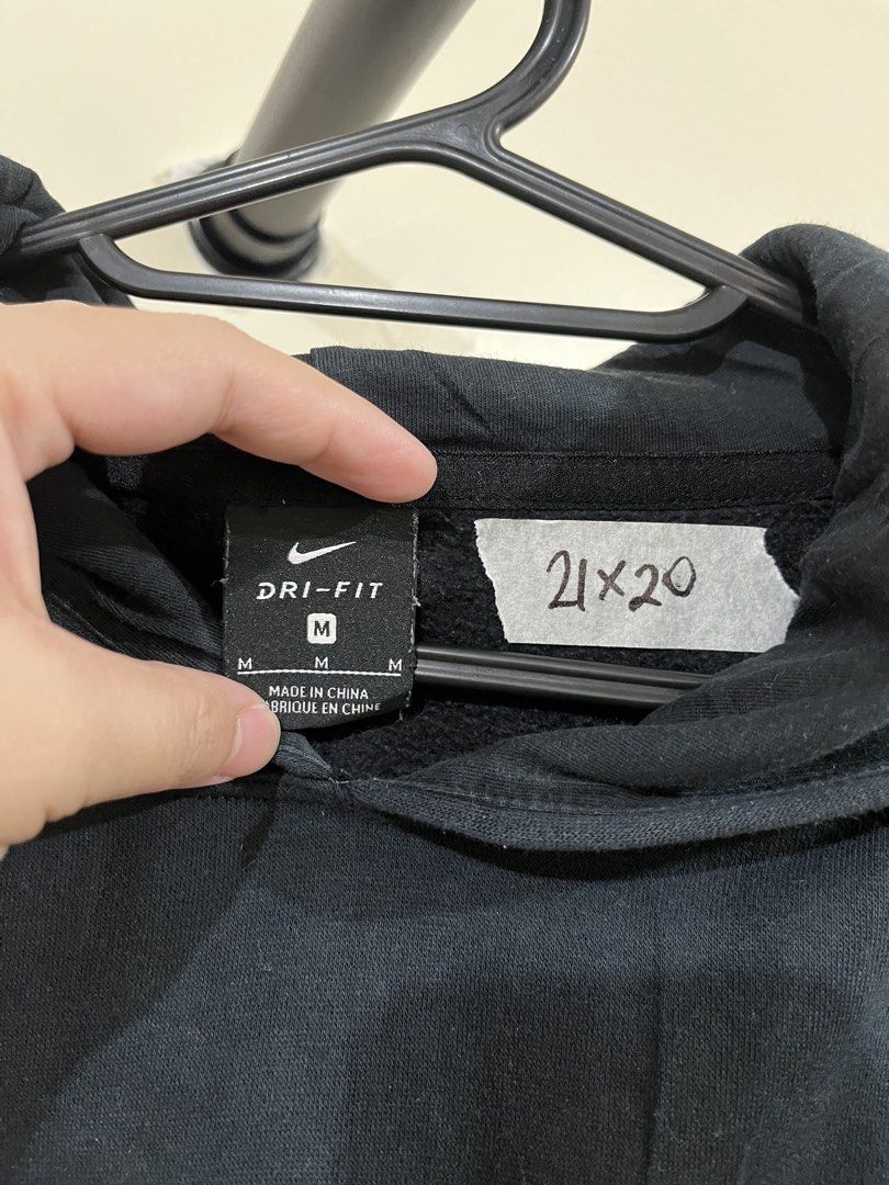 Authentic Nike Dri-FIT Cropped Hoodie (Category: Others Tops) located in Manila. Submitted by sophianne19 (Listing ID 1458711555, Image 2). Description: 🔥 AUTHENTIC NIKE DRI-FIT CROPPED PULLOVER HOODIE 🔥 Selling this unique, authentic Nike Dri-FIT cropped hoodie in excellent preloved condition. Perfect for athleisure, gym warm-ups, or casual streetwear fits. ✨ KEY FEATURES: - Brand: 100% Original Nike (Dri-FIT moisture-wicking tech) - Style Cod