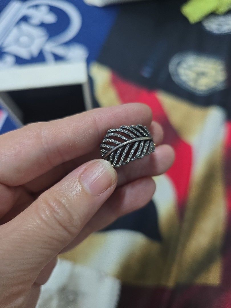 PANDORA Feather LEAF SET (Category: Earrings) located in Quezon City. Submitted by thegoodsplanetmnl (Listing ID 1458800411, Image 3). Description: Authentic Pandora Set Includes: Pendant Earrings Ring Size 8 can be purchase seperately at 3k each.