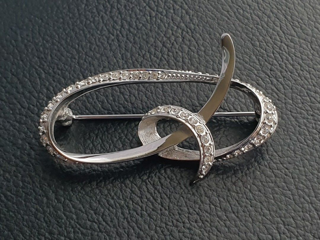 Authentic Swarovski Brooch Pin (Category: Brooches) located in Quezon City. Submitted by WasalakTwo (Listing ID 1458797506, Image 1). Description: Bought in Japan Good as new Excellent condition Open for delivery nationwide.