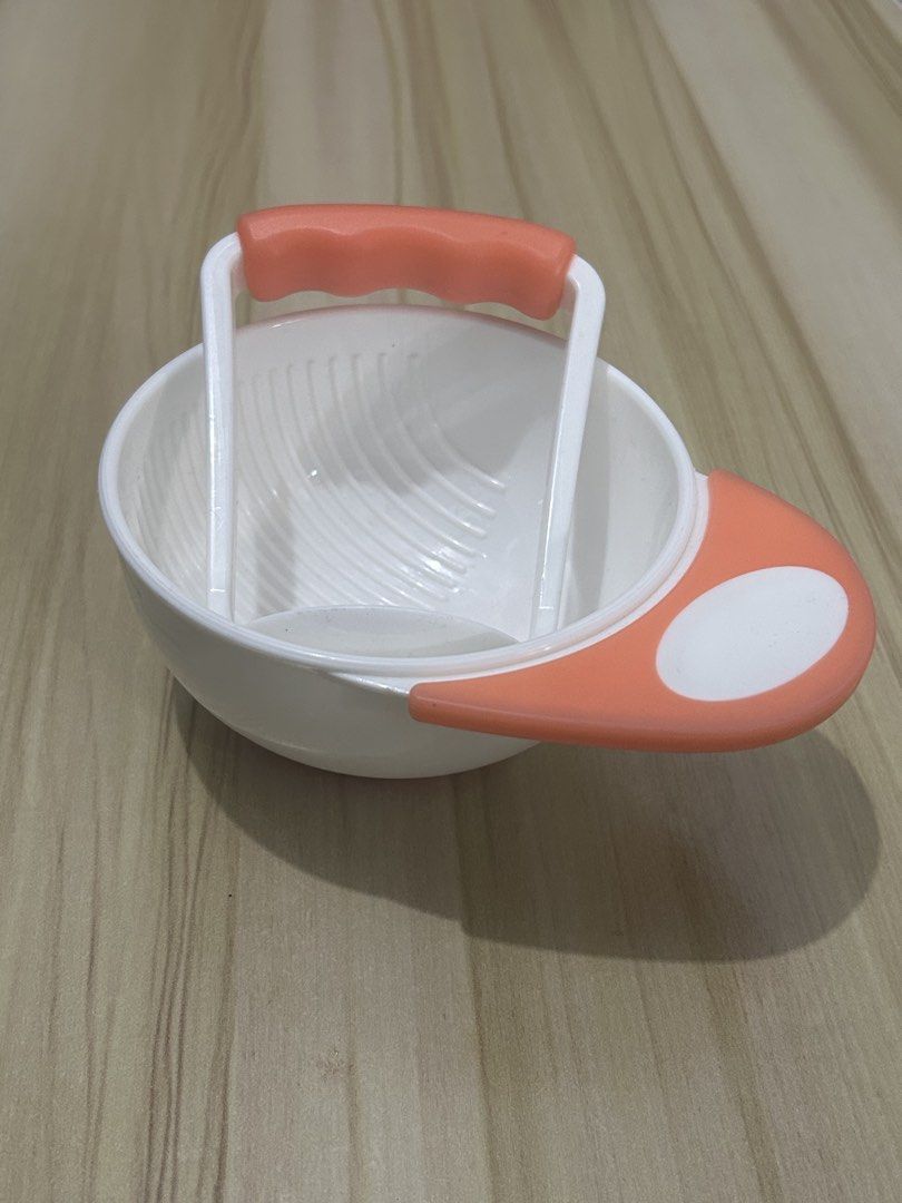 Baby accessories (Category: Soothers & Pacifiers) located in Manila. Submitted by ayapoop (Listing ID 1458711067, Image 1). Description: For sale bundle only Tommee Tippee pacifier (unused) Food smasher Puree pacifier Gum massager toothbrush Mimiflo Teether.