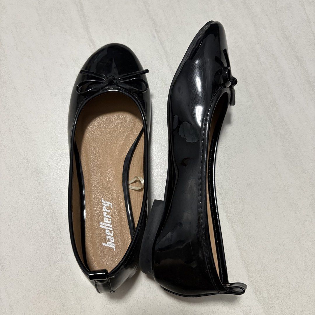 Baellerry Classic Leather Doll Shoes (Category: Flats & Sandals) located in Navotas City. Submitted by kathyp10 (Listing ID 1458822131, Image 2). Description: - Brand: Baellerry - Model: Classic Leather Doll Shoes - Color: Black - Size: 38 (EU) / 5 (UK) / 7 (US) - Design: Classic doll shoe style with a bow accent - Features: Glossy patent finish, comfortable flat sole -Price negotiable for sure buyers MOP: Gcash, GoTyme MOD: Lalamove, J&T.