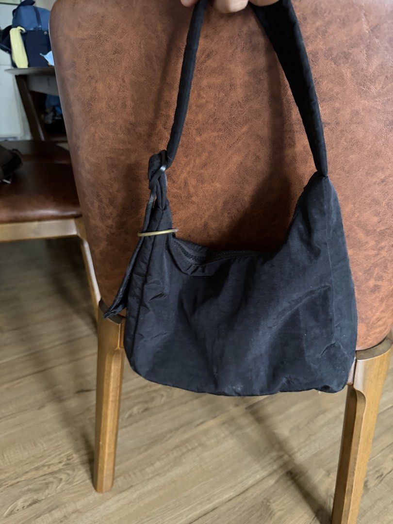 Baggu Mini Shoulder Bag Black (Category: Shoulder Bags) located in Manila. Submitted by cutethangg (Listing ID 1458783023, Image 3). Description: Can send more pics for sure buyers. Purchased from certified calm! RFS: too many bags A mini version of our nylon shoulder bag. Slightly slouchy, slightly structured. Complete with an interior pocket so everything has a place. Internal black logo key leash & metal carabiner 21.5” adjustable quilted stra