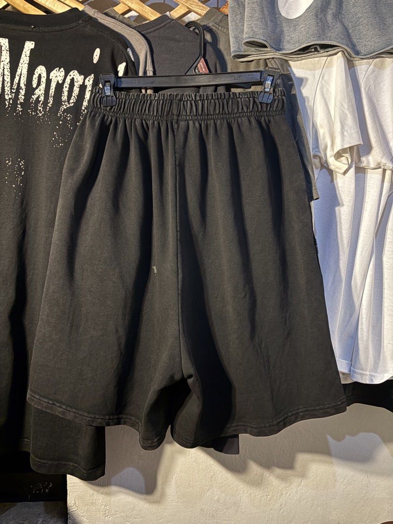 BALENCIAGA SWEAT SHORTS (Category: Shorts) located in San Jose. Submitted by jerown (Listing ID 1458797519, Image 2). Description: •W starting size 24-36 up (STRECHABLE FIT TO ALL), L21, H15 •COLOR RATE 9.5/10 or better •EXCELLENT CONDITION •ISSUE SEE PICTURE 📌FOR ME ITS DISTRESS📌.