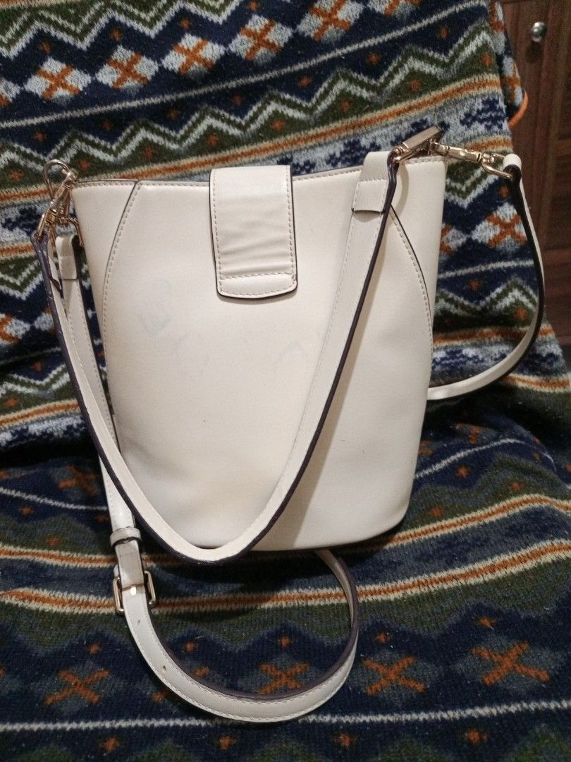 BANABANA SLING/KILI BAG (Category: Cross-body Bags) located in Davao. Submitted by hermiepiam75360 (Listing ID 1458744275, Image 2). Description: .