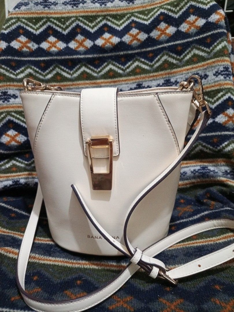 BANABANA SLING/KILI BAG (Category: Cross-body Bags) located in Davao. Submitted by hermiepiam75360 (Listing ID 1458744275, Image 1). Description: .