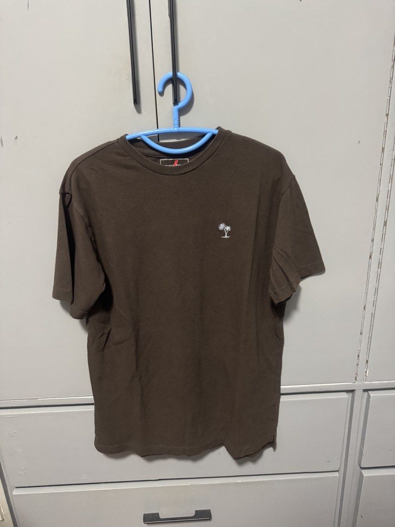 Bench Brown Crewneck Large (Category: Tshirts & Polo Shirts ) located in Manila. Submitted by eboryte (Listing ID 1458864906, Image 1). Description: Good condi and price is highly negotiable.