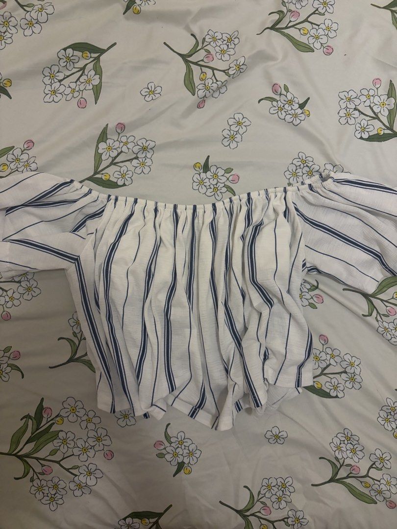 Bershka Off-Shoulder Striped Crop Top (Category: Blouses) located in Quezon City. Submitted by michaella.r (Listing ID 1458814970, Image 1). Description: - White and blue striped off-shoulder top - Elasticated neckline and sleeves for a comfy fit - Cropped length with a flowy silhouette - Perfect for pairing with high-waisted jeans or skirts - Size: Medium (M).