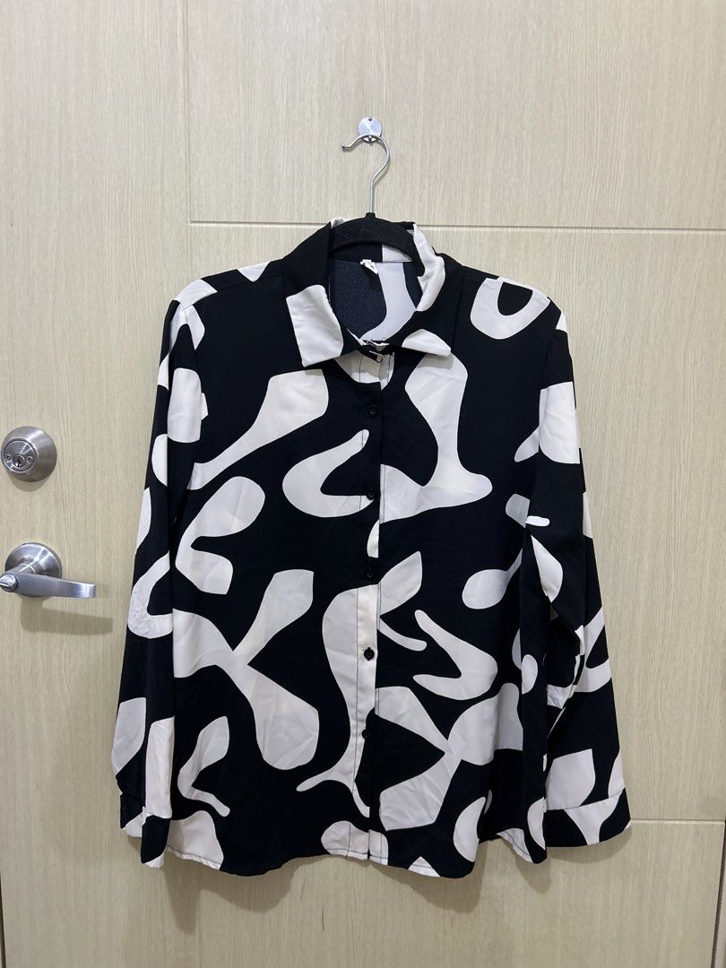 Black and white abstract print longsleeves (Category: Longsleeves) located in Pasig City. Submitted by preloved_ivs (Listing ID 1458807323, Image 1). Description: L-XL Length: 26 Bust:22.