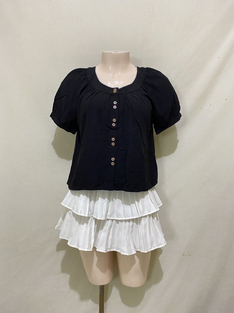 BLACK DAINTY PUFFSLEEVE TOP (Category: Others Tops) located in Dasmarinas. Submitted by hannah.oakph (Listing ID 1458782108, Image 1). Description: small to med.