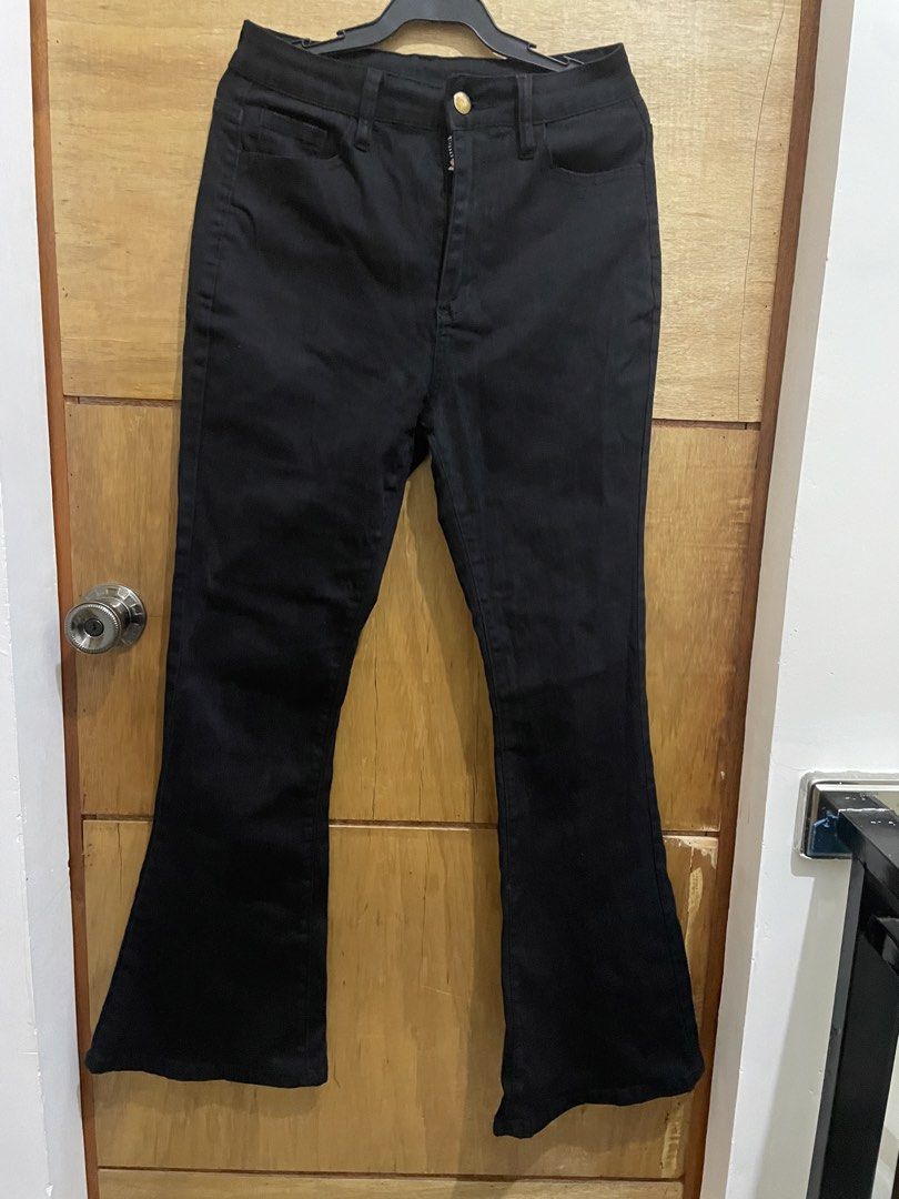 Black Flared Jeans - Size S (Category: Jeans) located in Guiguinto. Submitted by beatan13 (Listing ID 1458754353, Image 1). Description: - High-waisted black flared jeans - Size: S - Material: Cotton, Polyester, Elastane (for comfortable stretch) - Versatile: Dress up or down - Wardrobe essential.