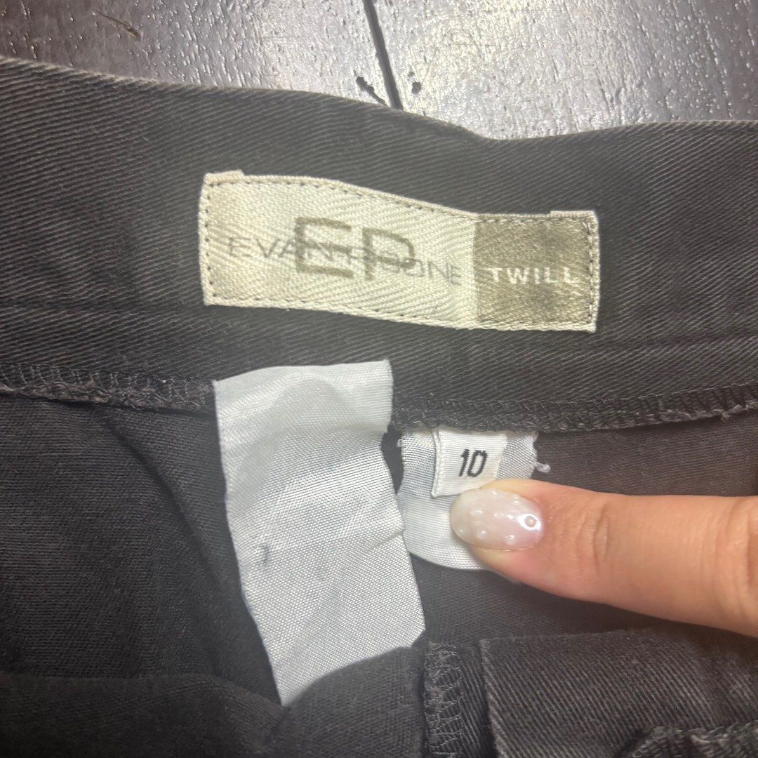 Black Jorts (Category: Shorts) located in Manila. Submitted by waywaya (Listing ID 1458833309, Image 3). Description: Black Twill Jorts - has one pocket - thick material - a bit faded - flat dimensions: W=15in L=17.5in Opening=12in Meetups are possible in Ubelt or in QC Deliveries will be shouldered by buyer Lalamove or JnT is possible.