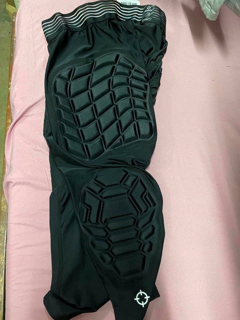 Black Padded Compression Pants for Sports (Category: Activewear) located in Cainta. Submitted by miggysabalboro1571 (Listing ID 1458861511, Image 1). Description: - Black compression pants - Built-in padding on hips and thighs - Perfect for sports like football, basketball, skateboarding - Offers protection and support during activities - Elastic waistband for a snug fit - White target logo on lower leg.