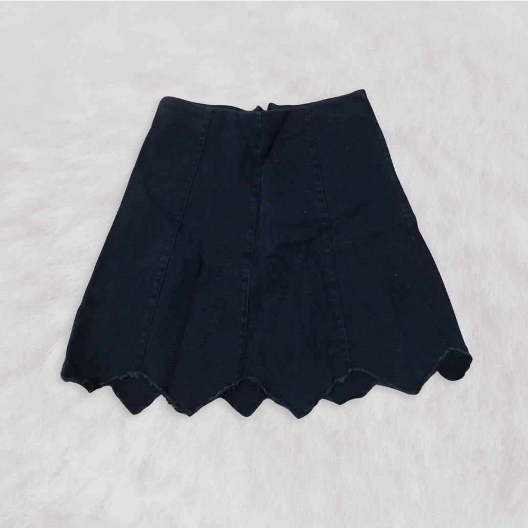 Black Pleated Back Zipper Denim Skirt (Category: Skirts) located in Calamba. Submitted by chlhb (Listing ID 1458844347, Image 1). Description: - w: 23-24" - l: 15".