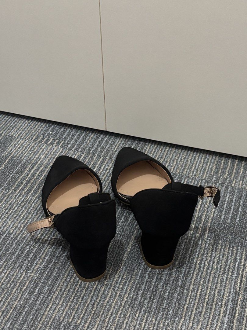 Black Pointed Toe Ankle Strap Block Heels (Category: Heels) located in Zamboanga. Submitted by silverfrost (Listing ID 1458845345, Image 2). Description: size 36 used once - manage your expectations, this is a preloved item :).