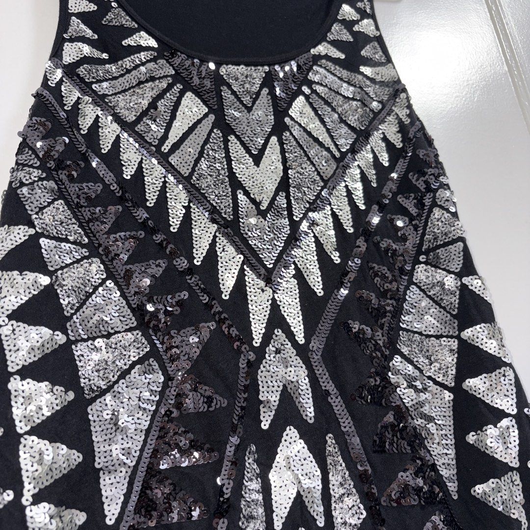 Black Silver Sequin Sleeveless Top (Category: Sleeveless) located in Muntinlupa City. Submitted by 13gracious (Listing ID 1458820042, Image 2). Description: .