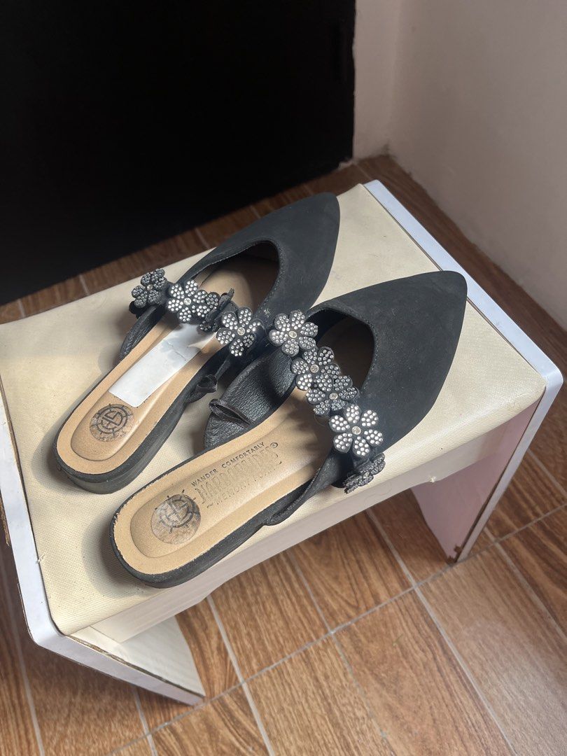 Black slip ons size 7 (24cm) (Category: Flats & Sandals) located in Imus. Submitted by iahfits (Listing ID 1458780255, Image 3). Description: .