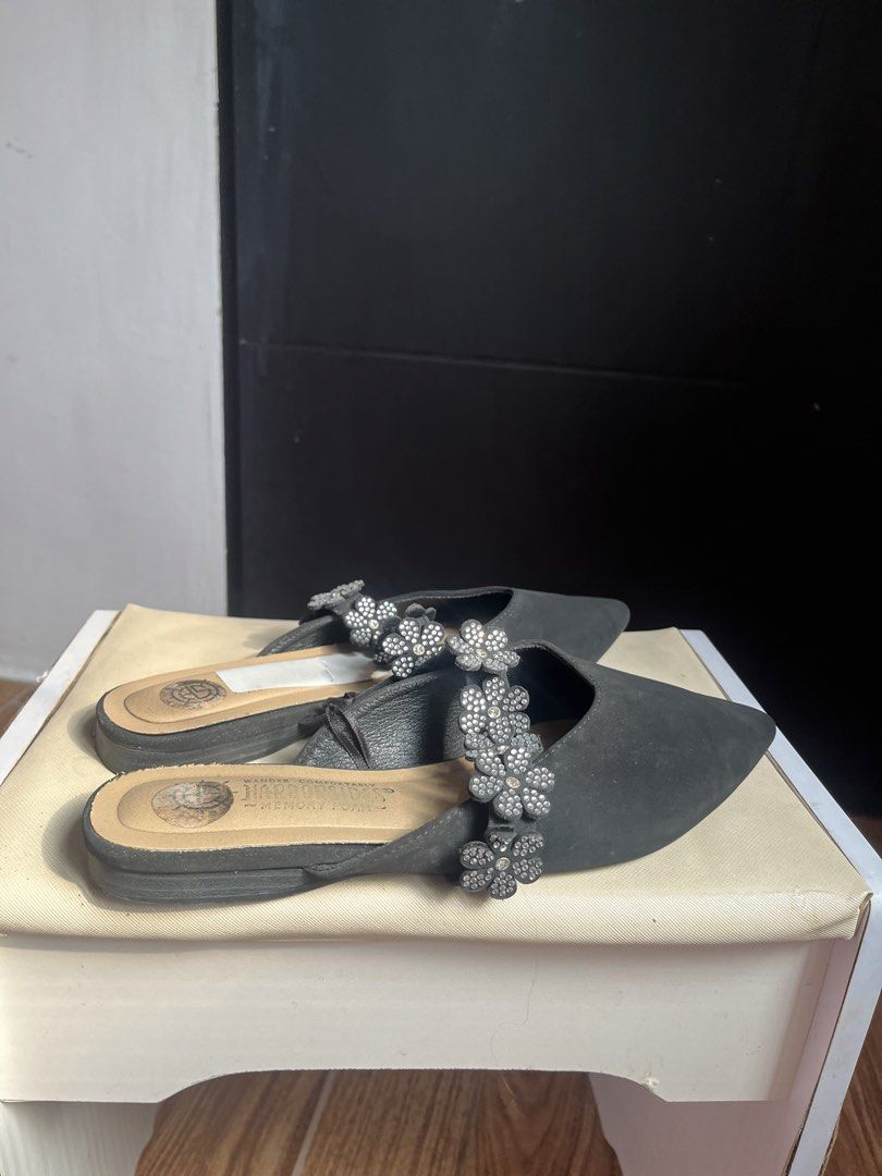 Black slip ons size 7 (24cm) (Category: Flats & Sandals) located in Imus. Submitted by iahfits (Listing ID 1458780255, Image 2). Description: .