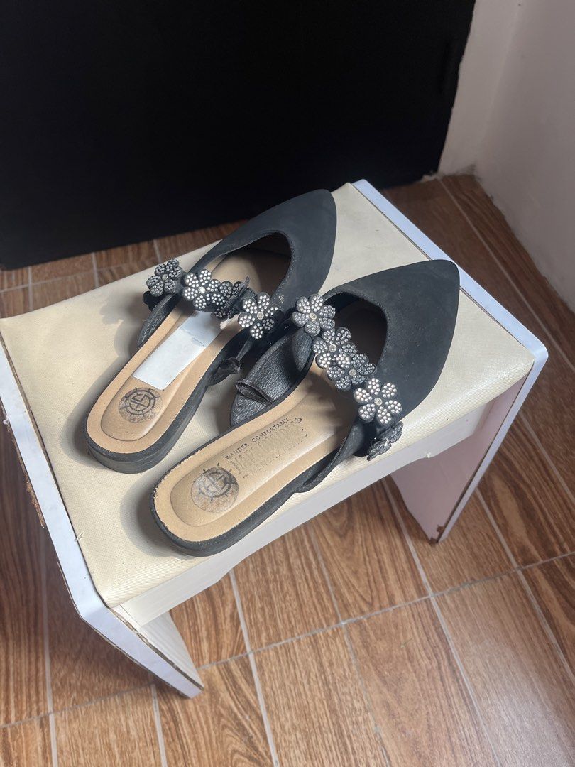 Black slip ons size 7 (24cm) (Category: Flats & Sandals) located in Imus. Submitted by iahfits (Listing ID 1458780255, Image 1). Description: .