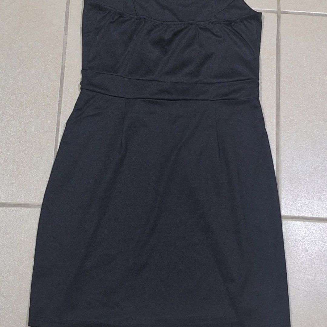 Black Spaghetti Strap Mini Dress (Category: Dresses) located in Manila. Submitted by itsveeagain (Listing ID 1458845595, Image 2). Description: Black mini dress with spaghetti straps and a leg slit. Stretchy fabric. Can fit S-L. My go-to for clubbing / casual events! rfs: cleaning out my closet ^_^.